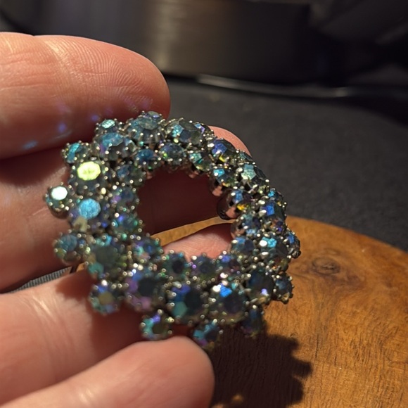 Vintage Blue Aurora Borealis Rhinestone Circle Brooch Pin - Picture 3 of 6